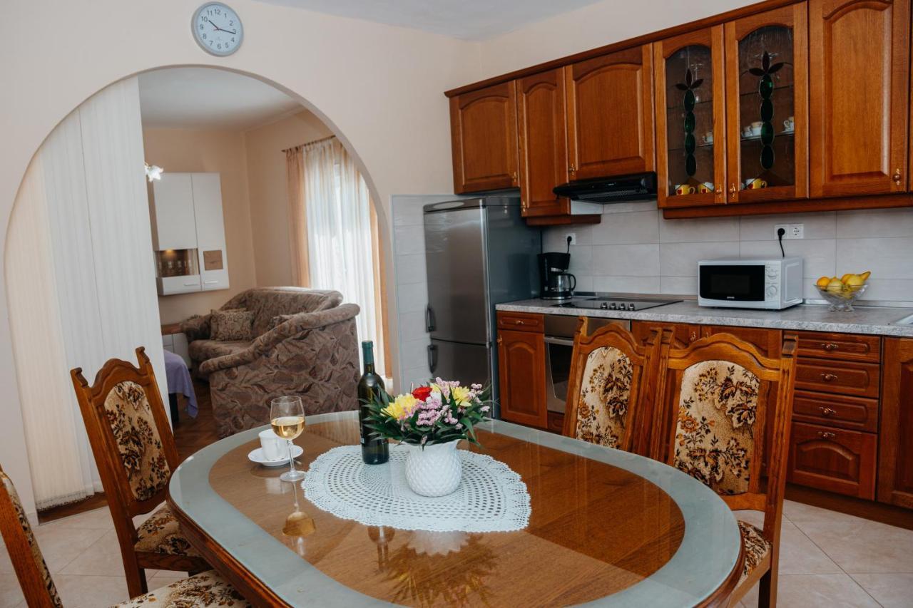 Apartman Neli Vir Exterior foto