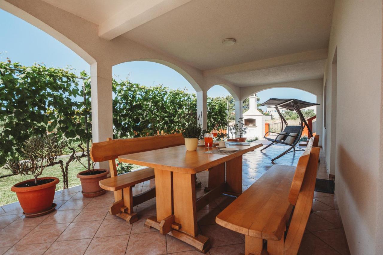 Apartman Neli Vir Exterior foto